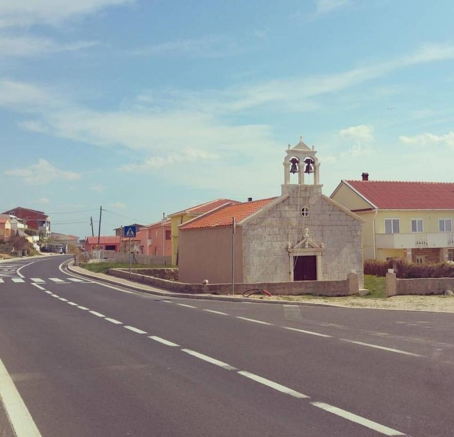 Apartman Lidija Dinjiška Buitenkant foto